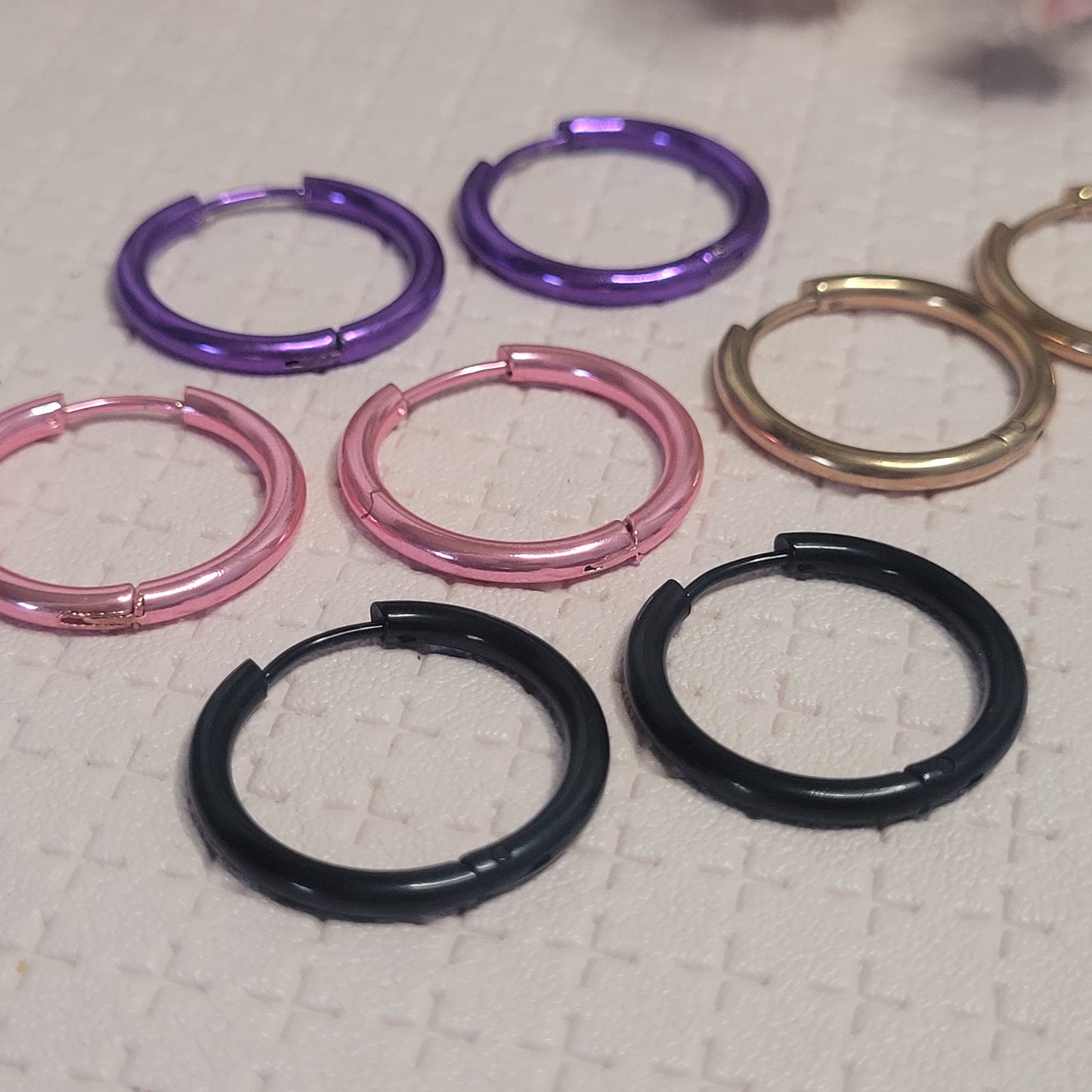 Huggie Hoop Earrings Pink 2mm / Black Rose Gold Rainbow  2.5mm thickness / Stainless Steel / 18mm