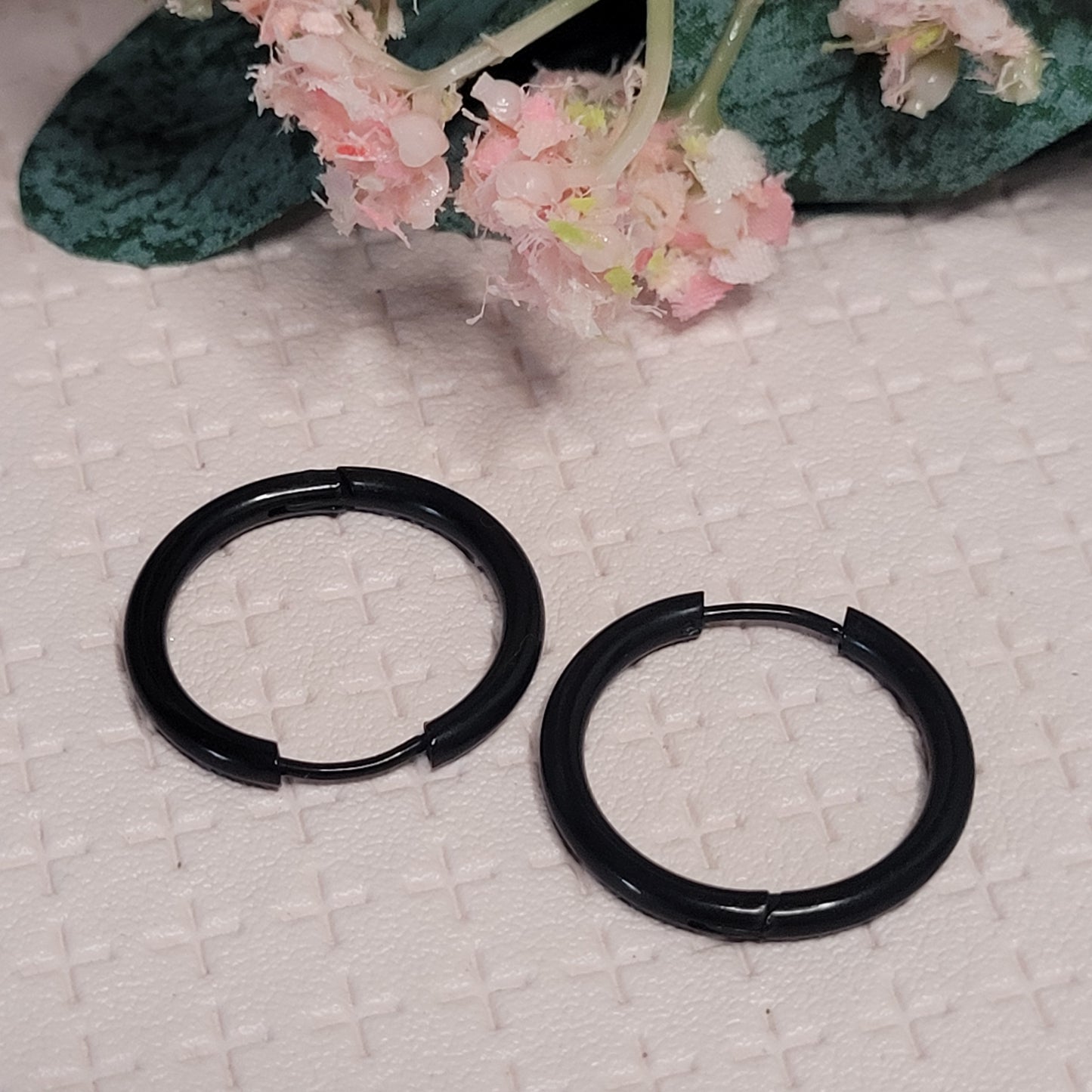 Huggie Hoop Earrings Pink 2mm / Black Rose Gold Rainbow  2.5mm thickness / Stainless Steel / 18mm